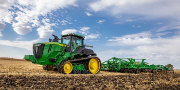 John Deere представила новую серию высокотехнологичных тракторов 9R